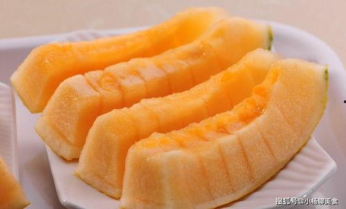 女子吃哈密瓜的视频