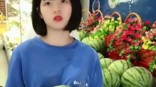 晨曦姐姐51秒视频吃瓜,网友直呼太真实！