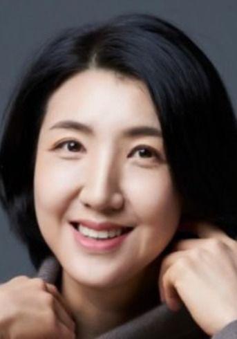 韩国女演员吃瓜视频播放,揭秘娱乐圈幕后趣闻